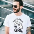 biala-koszulka-dla-gracza-z-kulotym-napisem-bede-gral-w-gre