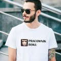 koszulka-z-nadrukiem-pracownik-roku-i-grafika-kota-w-okularach