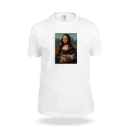 biala-koszulka-z-nadrukiem-mona-lisa-z-burym-kotem
