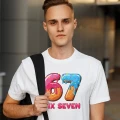 koszulka-mlodziezowa-z-grafika-six-seven-w-motywie-donuta