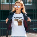 smieszna-koszulka-z-nadrukiem-czekolady-i-napisem-nie-ufam-ludziom-ktorzy-nie-lubia-czekolady