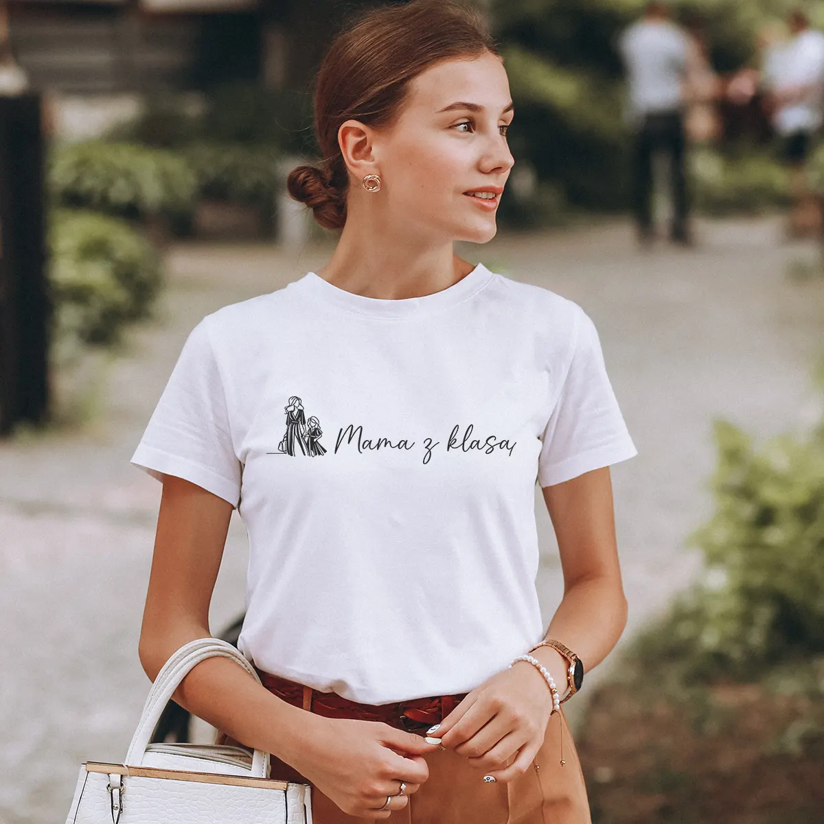 Koszulka dla mamy z klasą prezent na dzień mamy