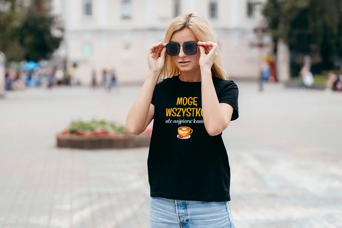 Koszulka damska z nadrukiem – styl, który mówi za Ciebie | MDPremium.pl